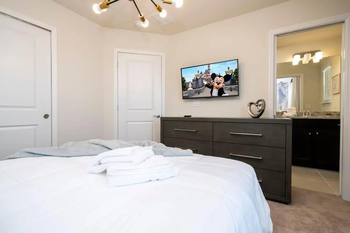 4458 Brand New Home Perfect For Your Family Davenport 0*,